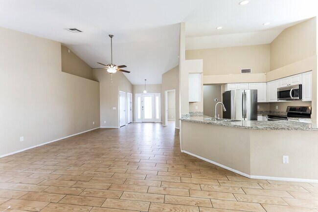 Building Photo - 10801 W Wagon Wheel Dr