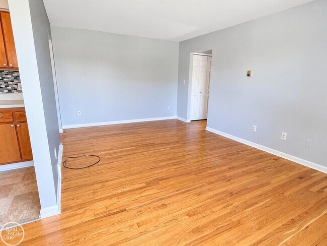 Foto del edificio - 4840 Briarwood Ave