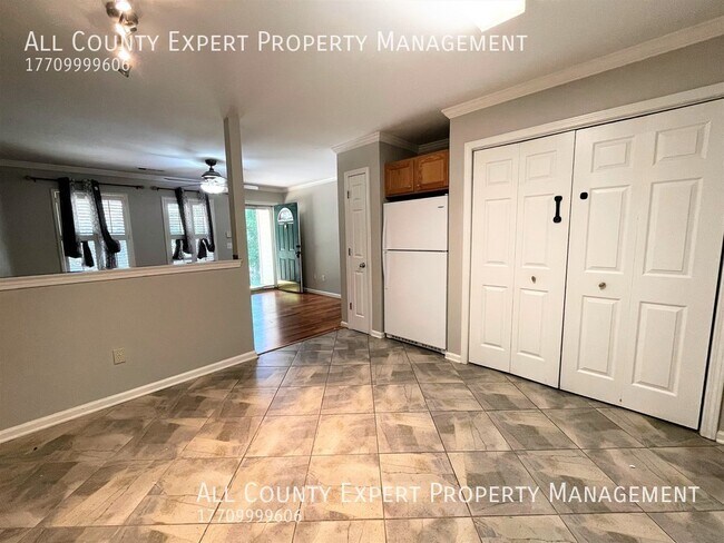 Building Photo - Wonderful Home near Lake Lanier