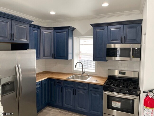 Building Photo - 11 Broadway