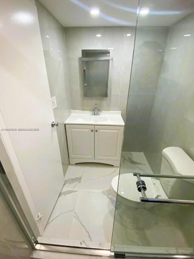 Foto del edificio - 2600 NW 49th Ave