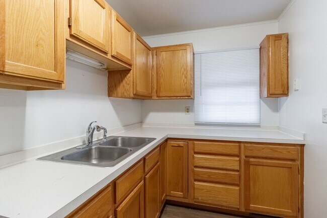 Foto del edificio - Cute 2 Bedroom Home New Luxury Vinyl Floor...