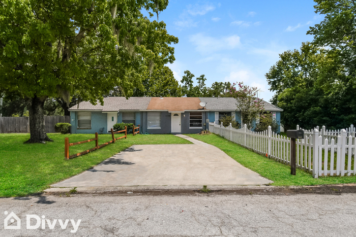 Primary Photo - 2644 Sunrise Village Dr