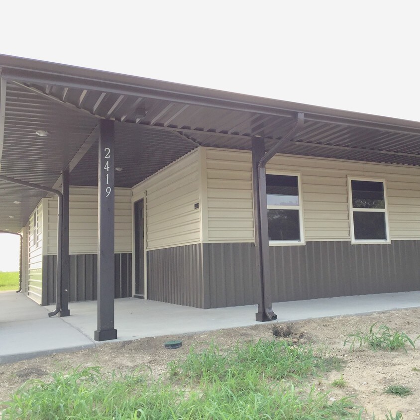 Front - 2419 FM813