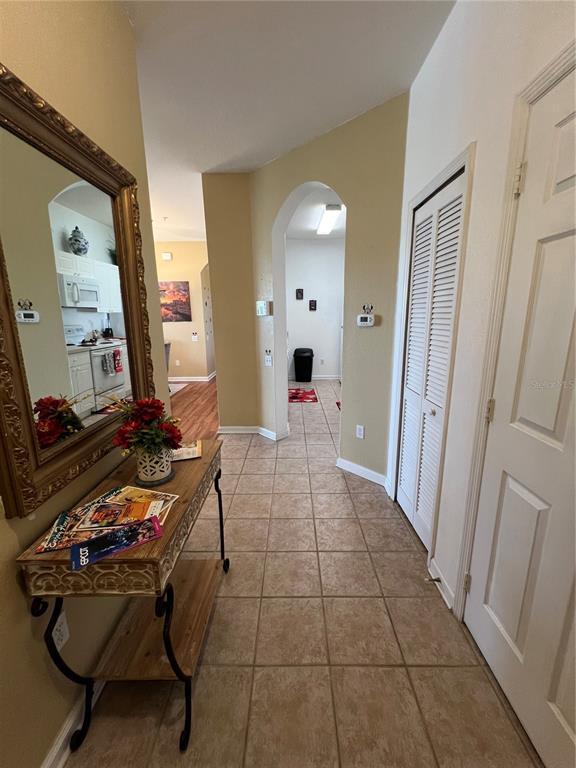 Building Photo - 2305 Silver Palm Dr