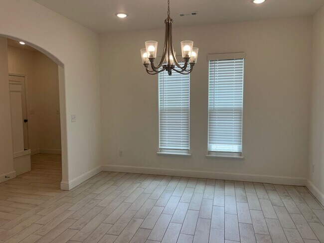 Foto del edificio - 1 year new Construction!