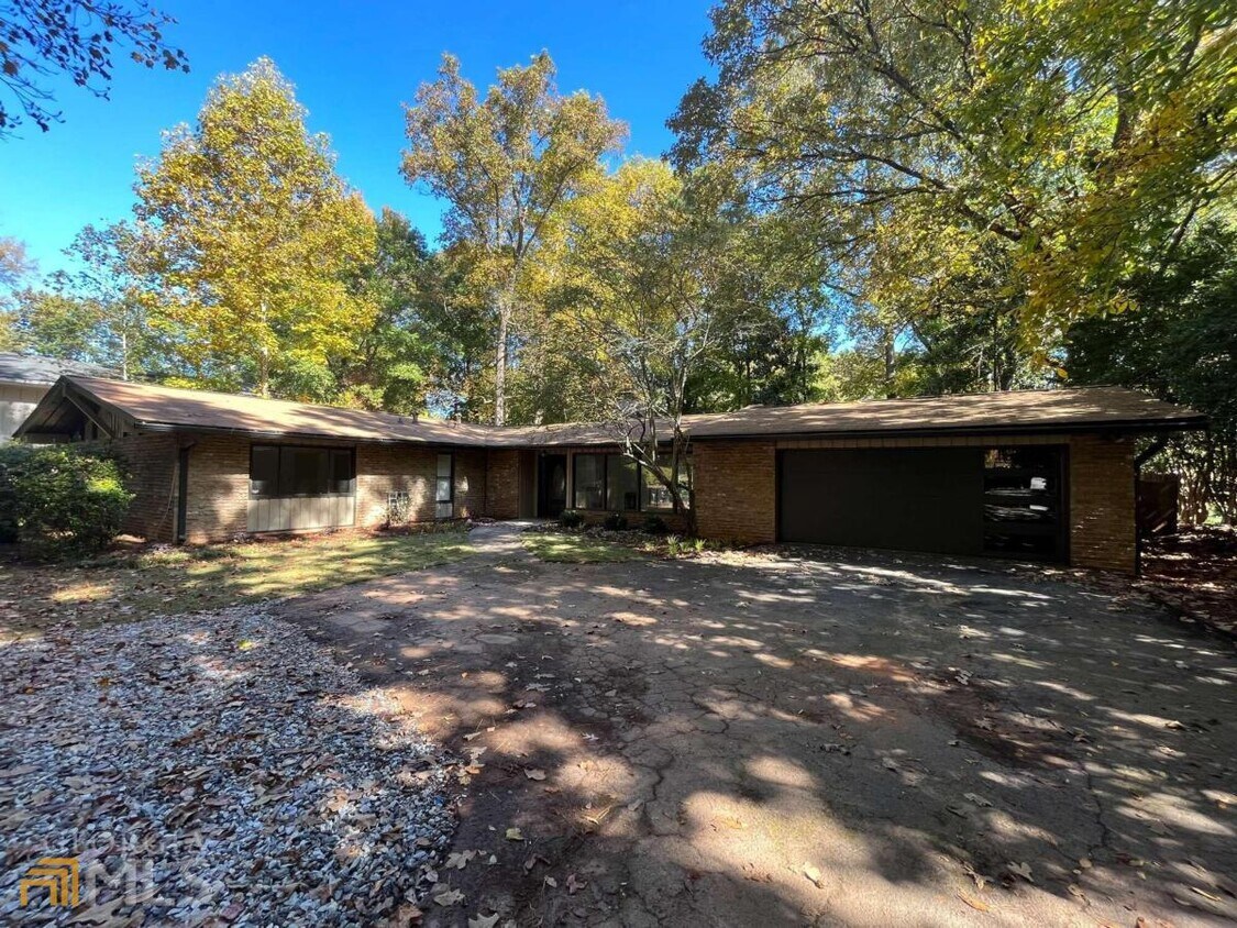 5268 Seaton Dr, Dunwoody, GA 30338 House for Rent in Dunwoody, GA