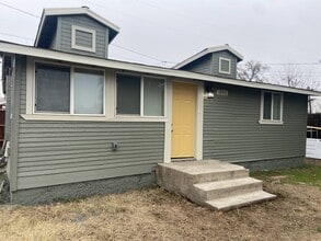 Building Photo - 1002 W Myrtle Ave