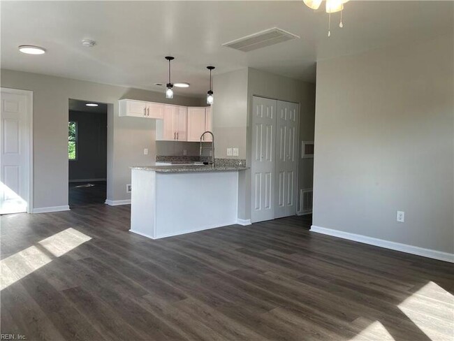 Foto del edificio - 7120 Clarion Ln