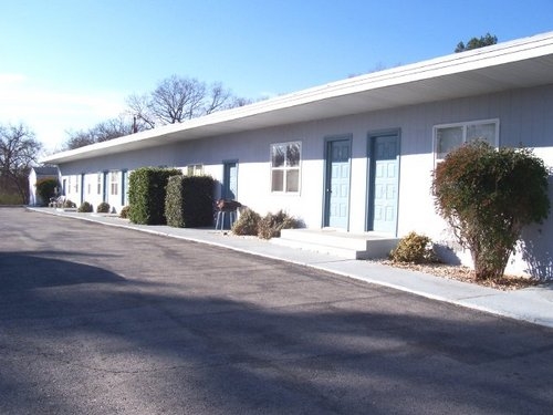 Building Photo - Twin Lakes Apartments