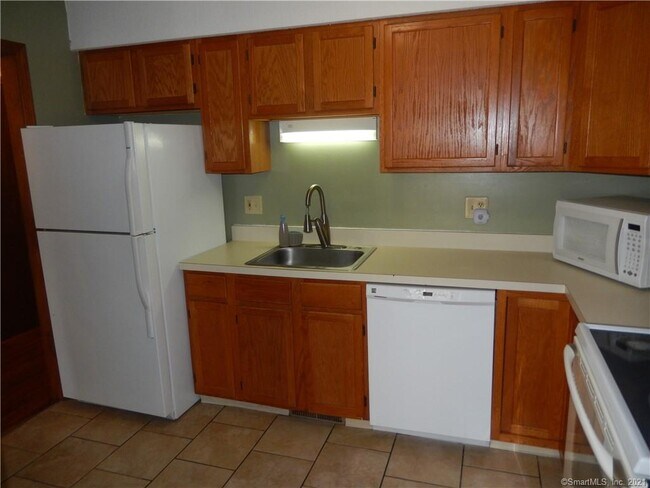 Building Photo - 80 Brookside Village