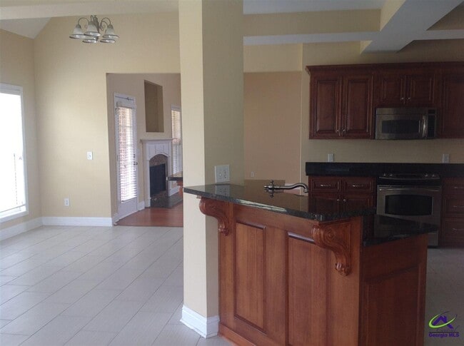 Building Photo - 300 Pembroke Pointe