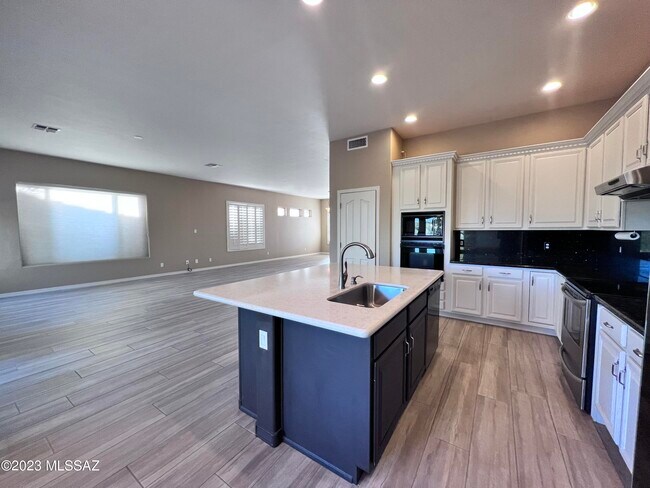 Building Photo - 5176 N Fairway Heights Dr