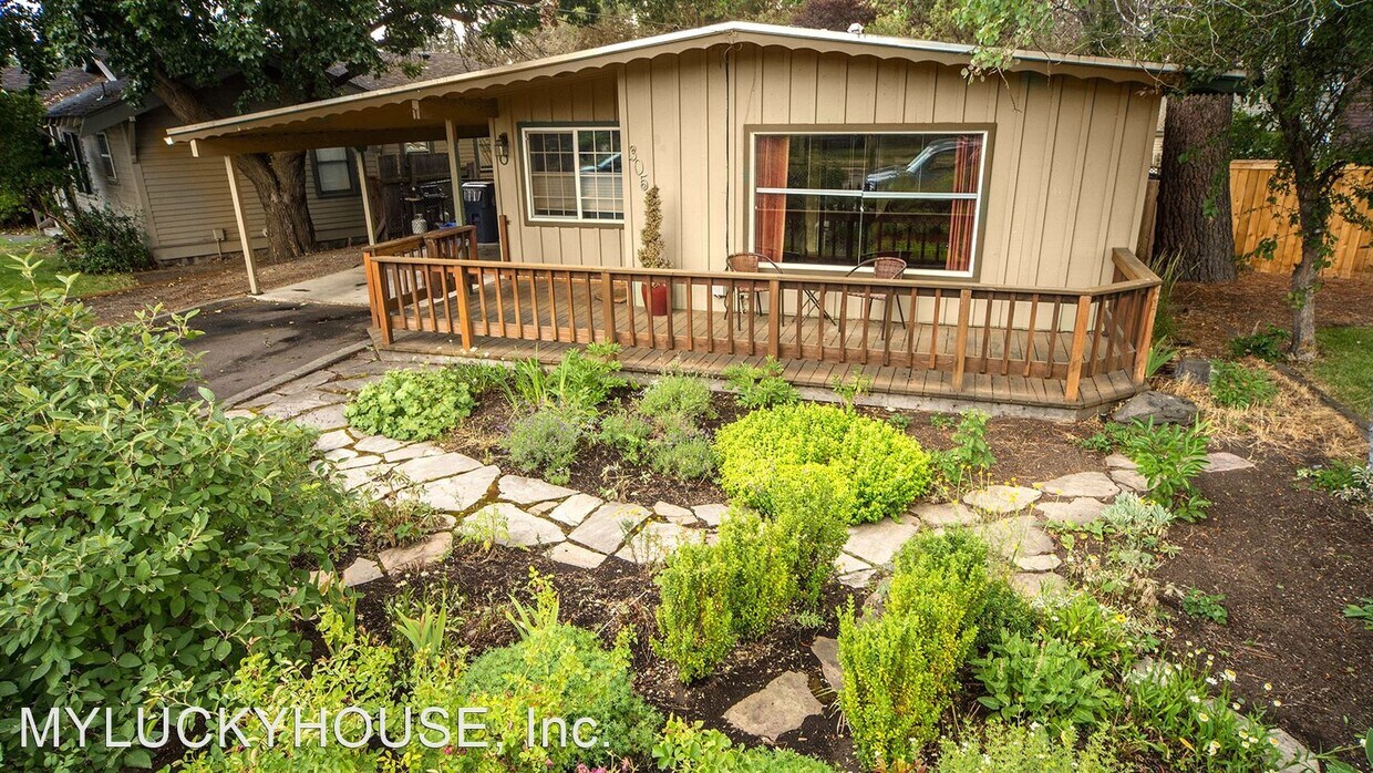 Primary Photo - 3 br, 1 bath House - 305 NW Newport Ave