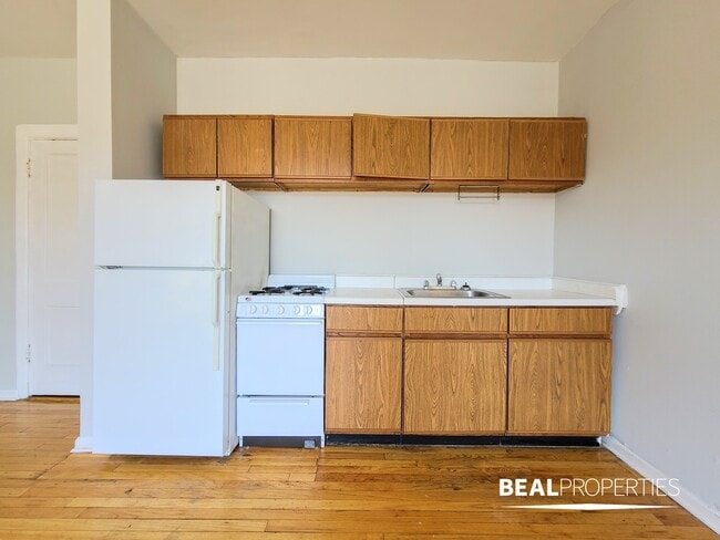 Photo - 1050 W George St Apartment