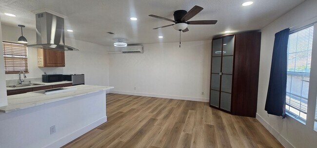 Foto del edificio - ADU- Studio- Upstairs- Newly Remodeled- Ready To Move In Now