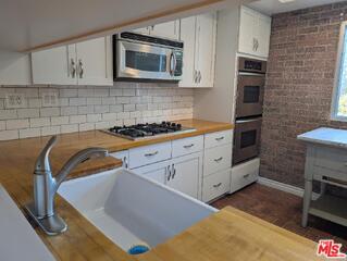 Building Photo - 4804 La Villa Marina