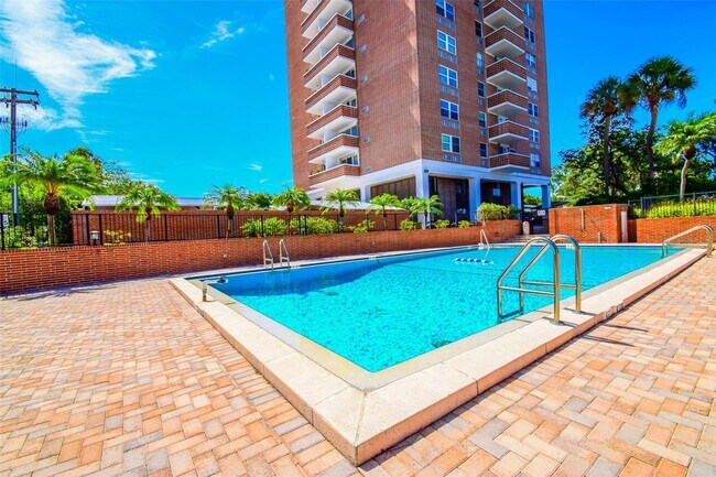 Foto del edificio - 4015 Bayshore Blvd