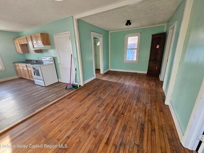 Foto del edificio - 8 Freehold Mills Dr