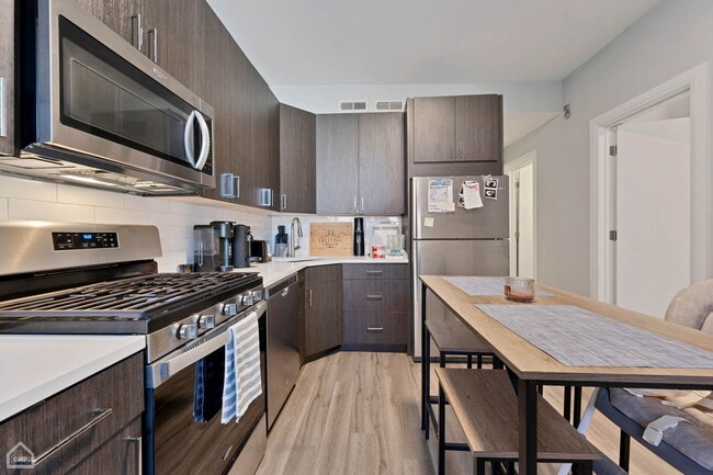 Foto del edificio - 846 N Hoyne Ave