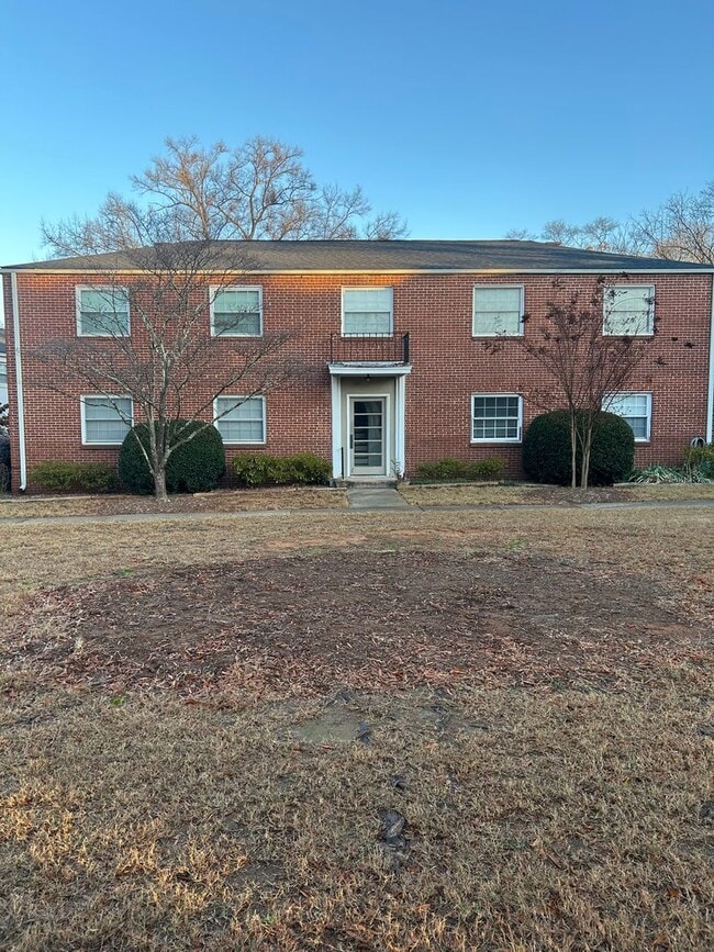 Foto del edificio - Lewis Village Living in the Heart of Augusta Road