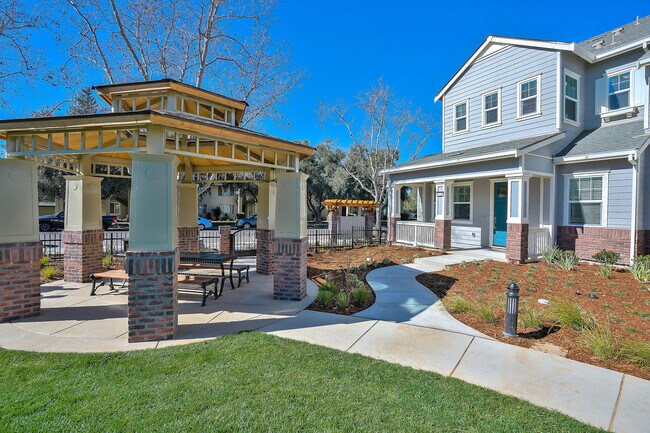Foto del edificio - 3 Bedroom 2.5 Bath 2 Car Garage Condo At C...