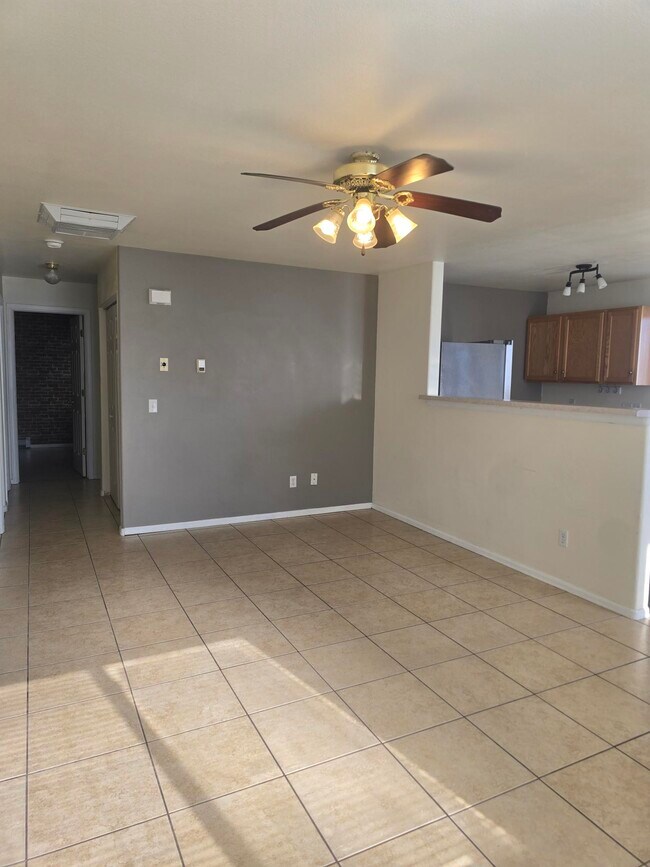 Foto del edificio - 384 Sunnyside Cir