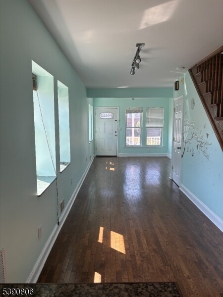 Foto principal - 939 Meacham Ave