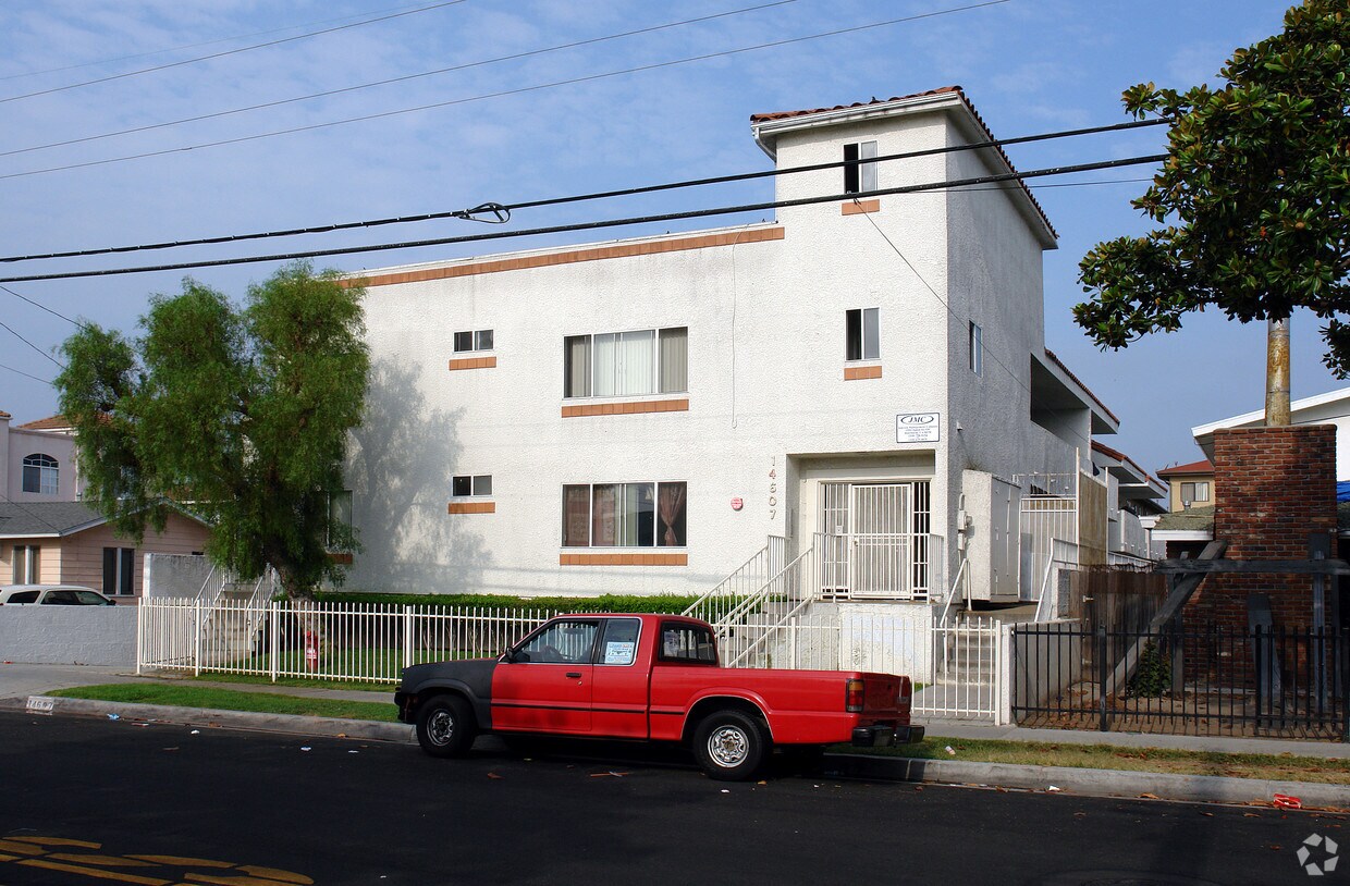 Foto del edificio - 14607 Avis Ave