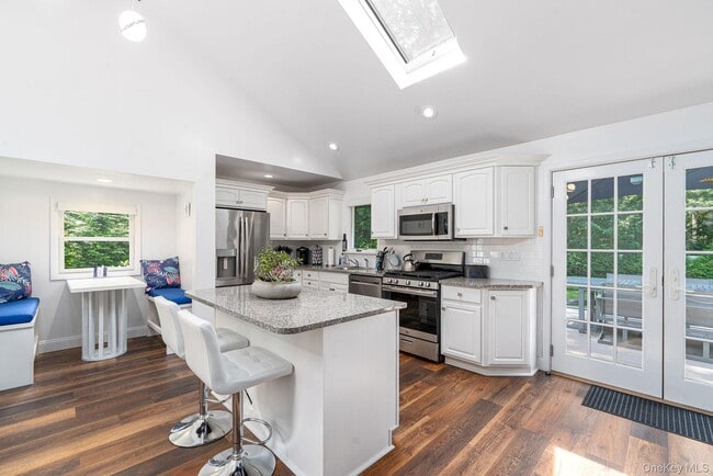 Building Photo - 410 Cedar Dr