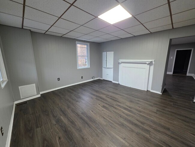 Foto del edificio - 2 bedroom 1 bath townhouse for rent in the West End