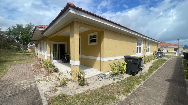 Foto del edificio - 1601 Cumin Dr