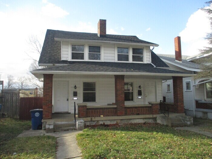 Foto principal - 2 Bed 1 Bath Duplex - Great Location