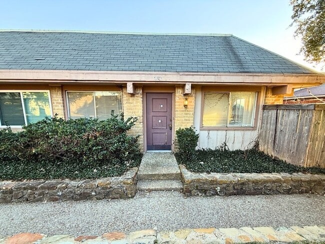 Photo - 2613 Amherst Court Unit Townhome