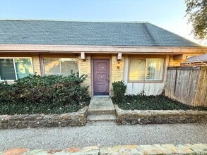 Building Photo - 2613 Amherst Ct