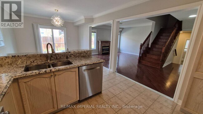 Building Photo - 118 Flagstone Way