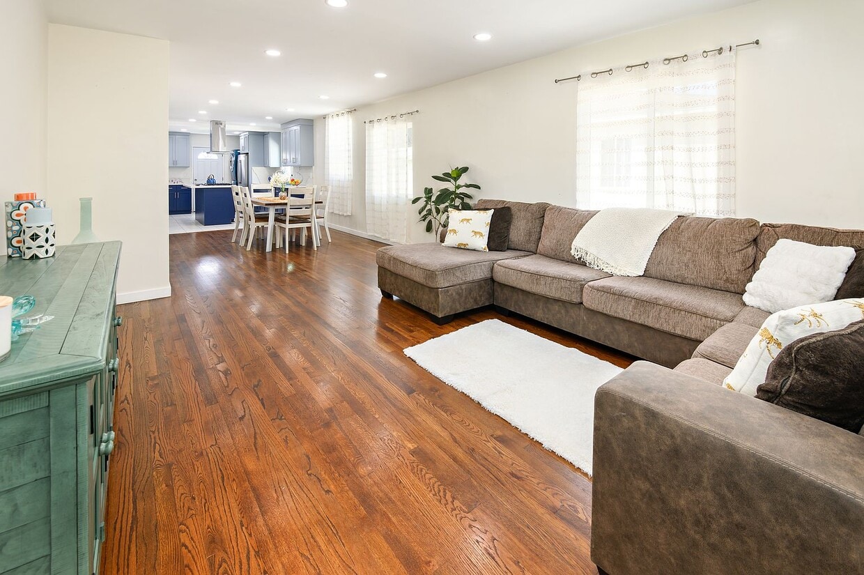 Foto principal - 5114 W 133rd St