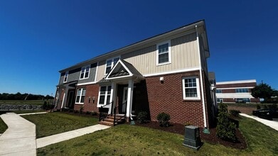 Building Photo - 1007 Robinson Rd