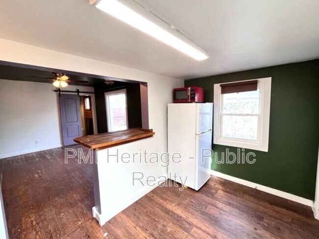 Foto del edificio - 122 W Pine St