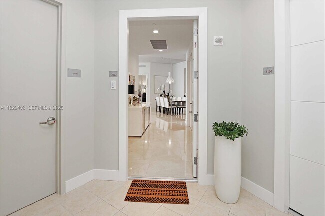 Building Photo - 15901 Collins Ave