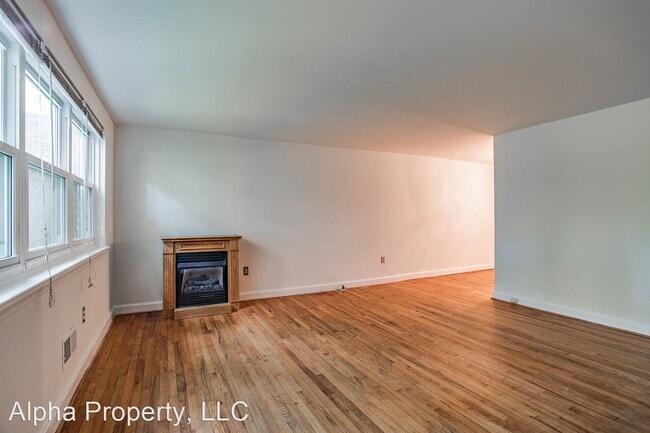 Building Photo - 2 br, 1 bath House - 8B Knoxbury Terrace