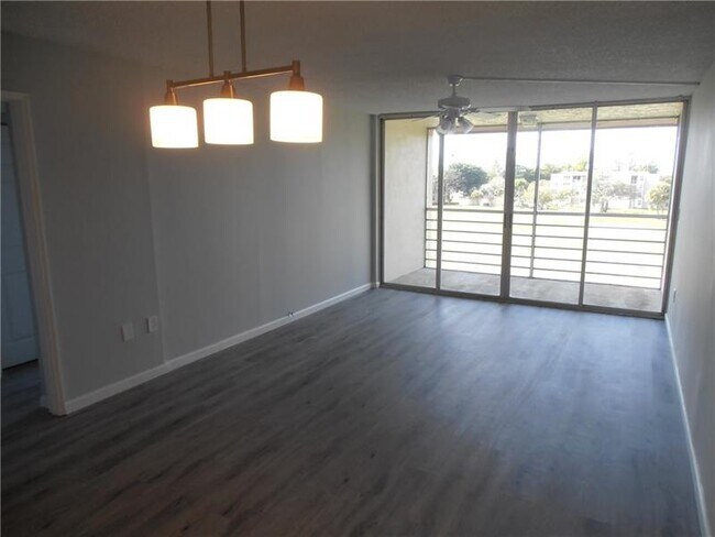 Foto del edificio - 9495 Evergreen Pl