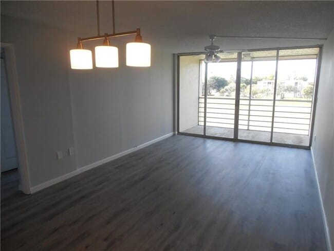 Building Photo - 9495 Evergreen Pl