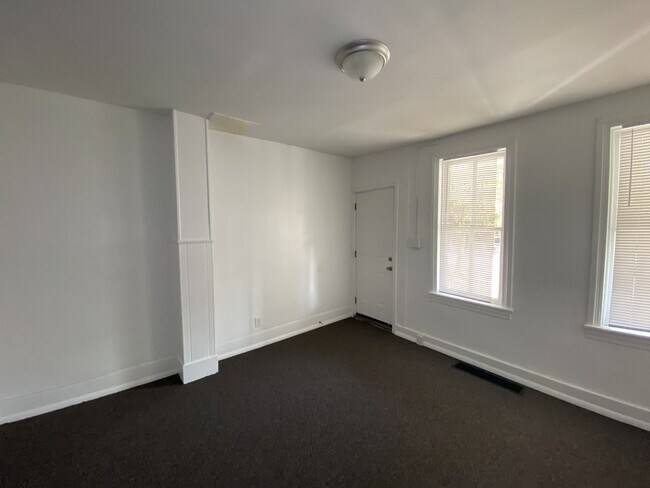 Foto del edificio - 320 N Newberry St