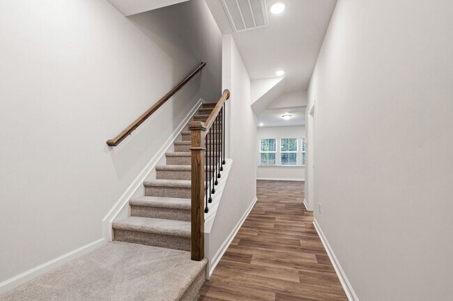 Building Photo - Modern 3-Bedroom Townhome in Solana, Durham!