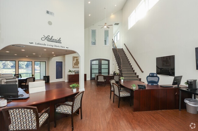 Lobby Photo - Lakeside Apartments