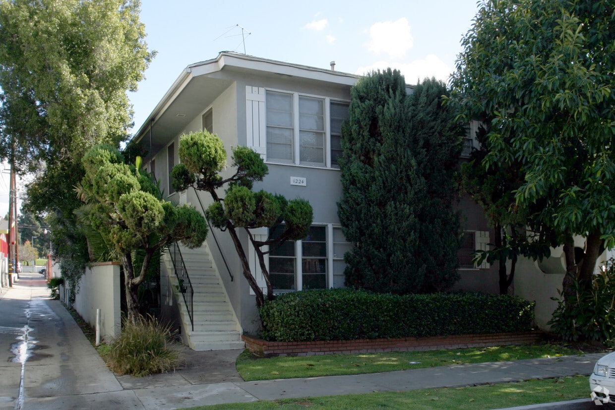 Primary Photo - 1224 Bennett Ave