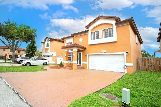 Foto del edificio - 19921 NW 86th Ave