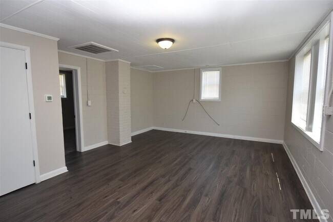 Building Photo - 7018 NC-210