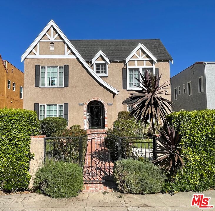 Primary Photo - 1348 S Rimpau Blvd